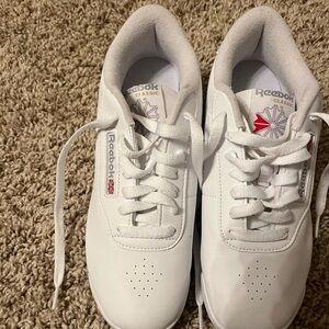 Reebok white classics SIZE 8